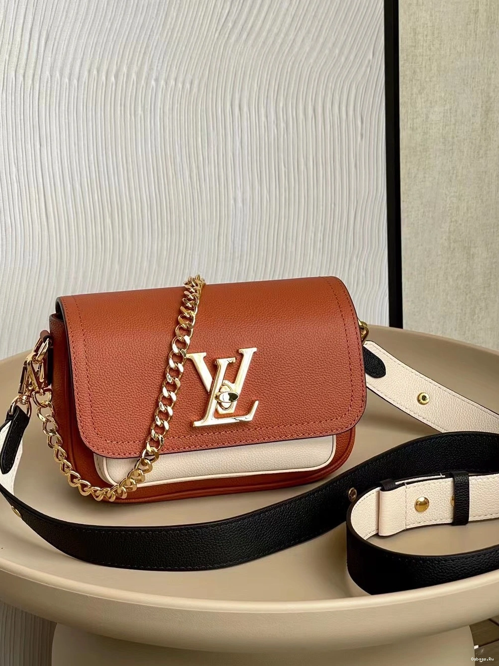 LOUIS TENDER VUITTON LOCKME 0523